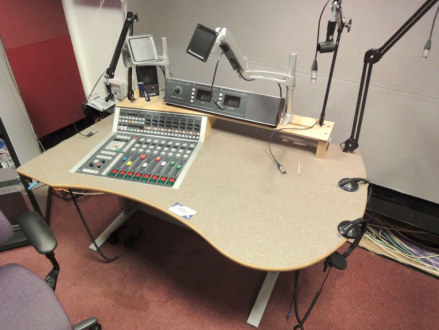 DHD RM4200 M8D M8 digital mixing desk, 8x faders &...