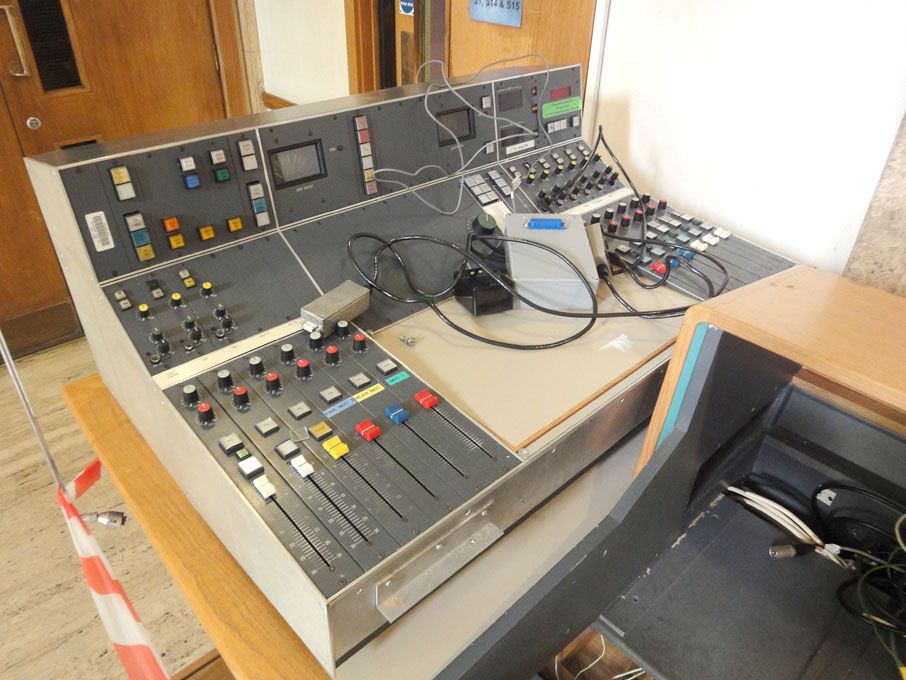 Audix mono mixing desk 8’ x 3’ complete with 12x f...