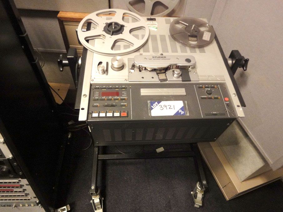 Studer A807 stereo tape recorder / reproducer