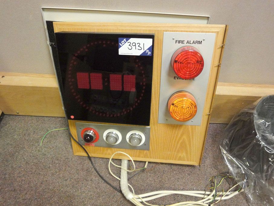 Wharton digital pulse clock & 'on air' lights (Ple...