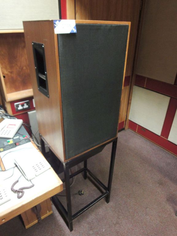 Rogers LS5/8 monitor loud speaker with amplifier o...