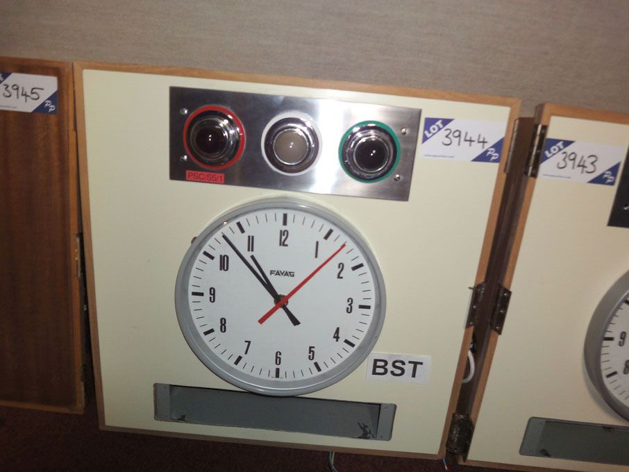 Favag analogue pulse clock & 'on air' lights (Plea...