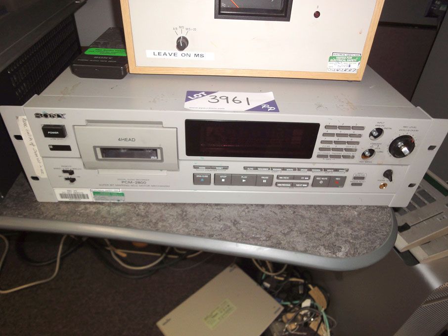 Sony PCM-2800 digital audio monitor