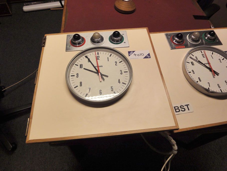 Favag analogue pulse clock & 'on air' lights (Plea...