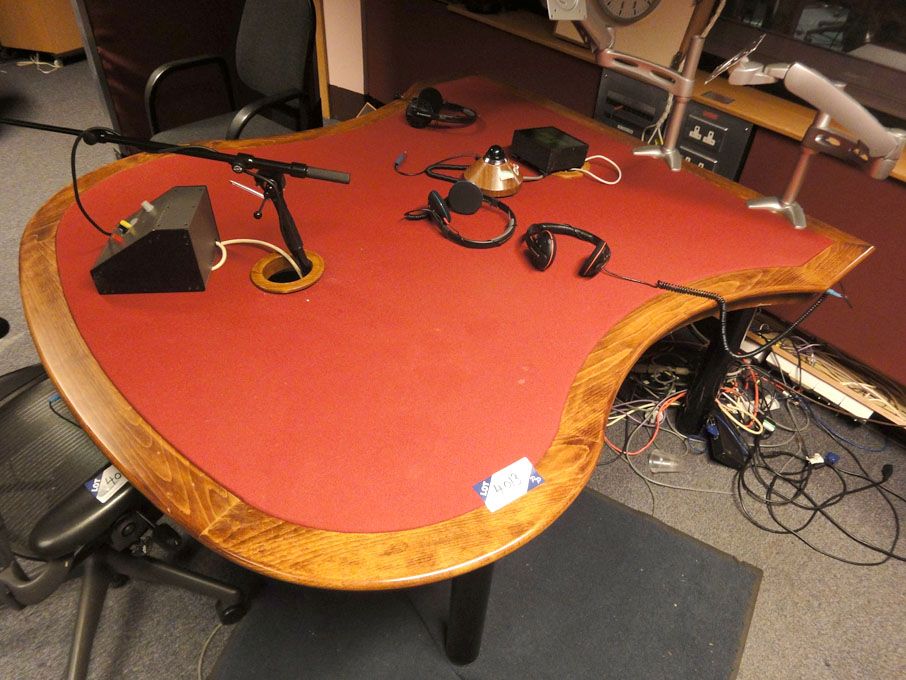 3x studio desks with Sennheiser HD480 headphones,...
