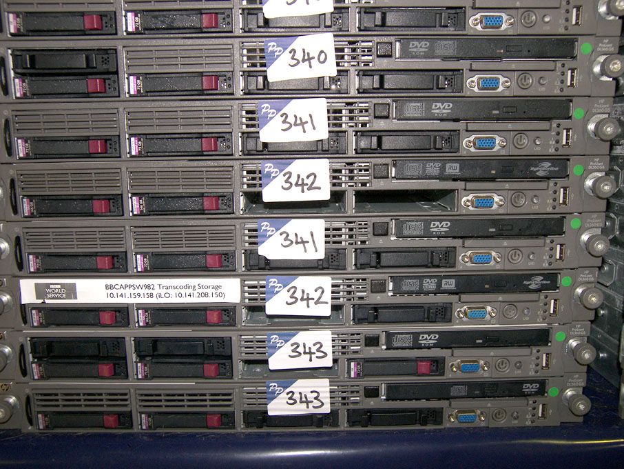 2x HP Proliant DL360G5 Intel Xeon rack type server...
