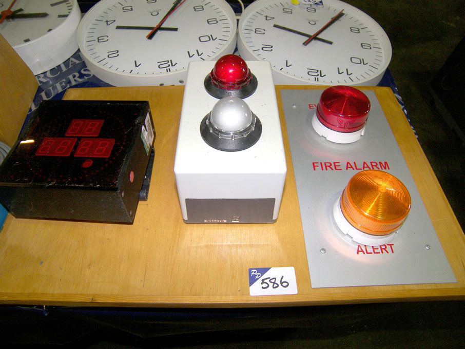 Wharton digital pulse clock & 'on air' lights