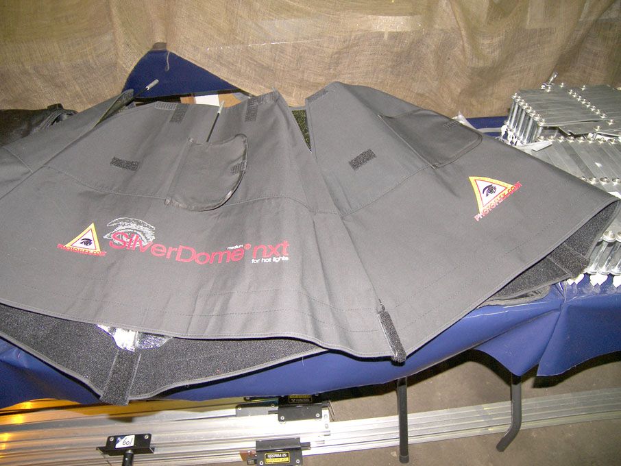 2x Photoflex silver domes in case & Vebon stands