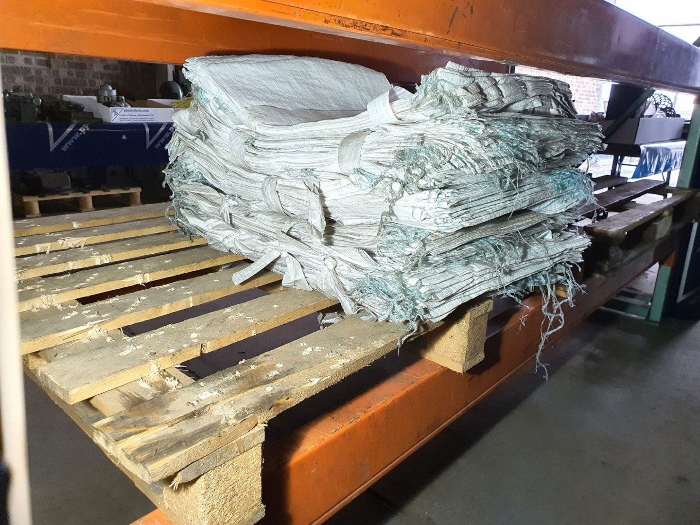 160+ white polypropylene sacks, 600x470mm approx