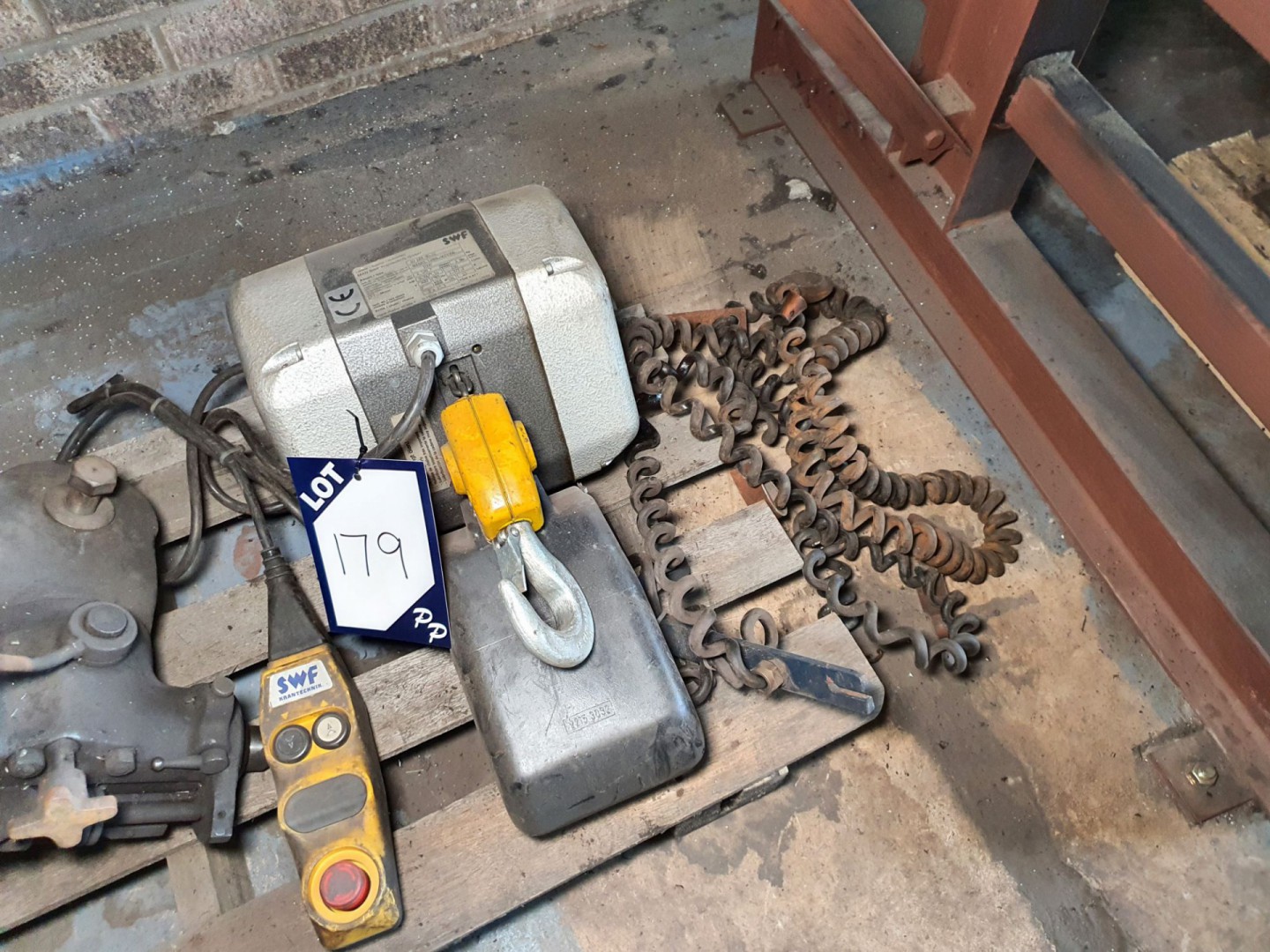 SWF 10LKB electric chain hoist, 1000kg cap, pendan...