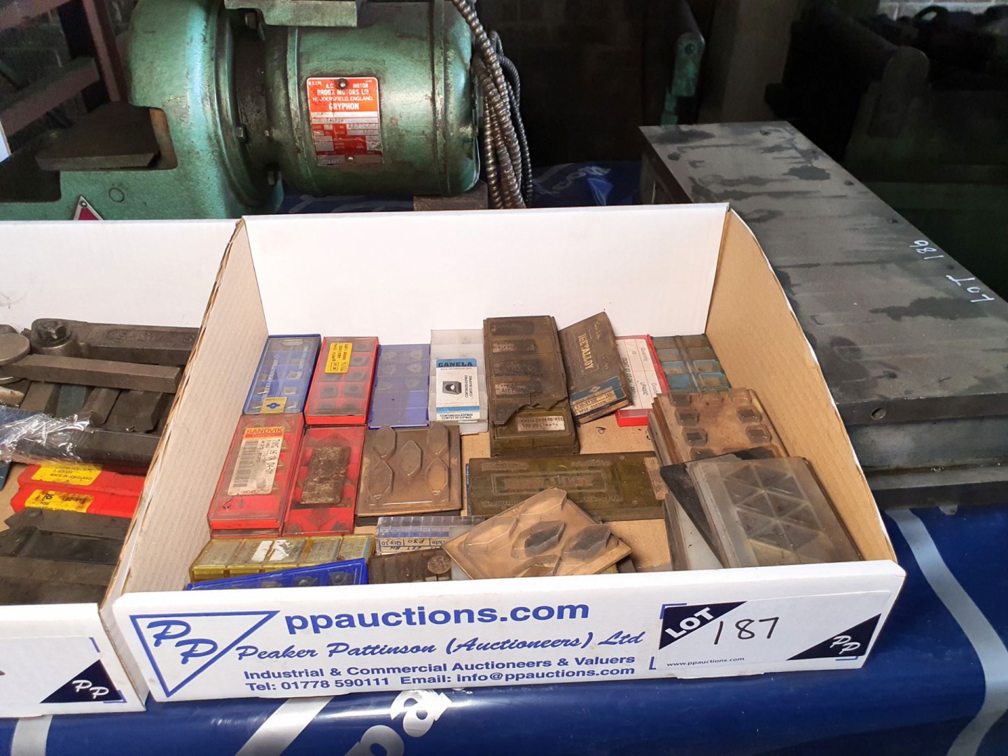 Qty various turning tips inc: Igetalloy, Sandvik,...