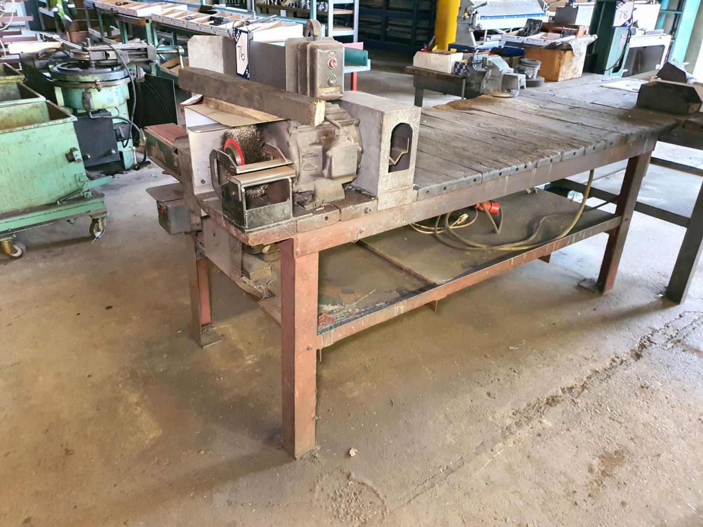 Metal frame wooden top work bench inc: Record 120m...