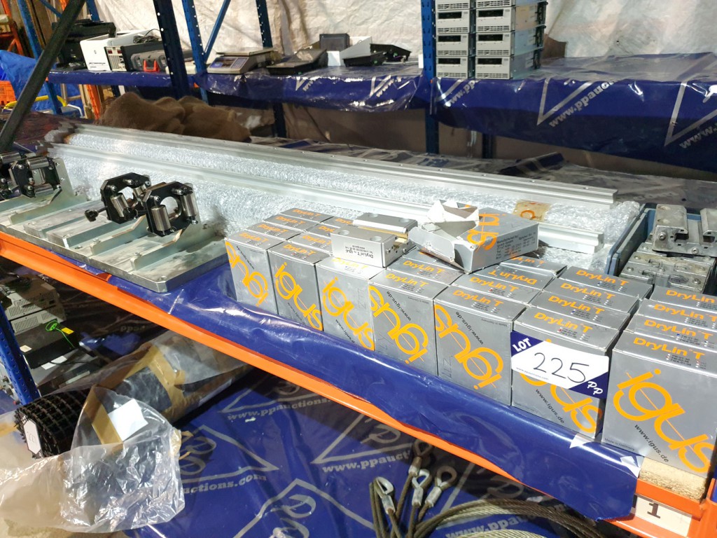 Qty various DryLin T guild rails & Guildways, 1600...