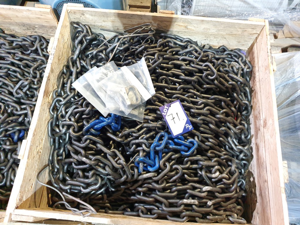 Large Qty lifting chain in 1200x1200mm wooden crat...