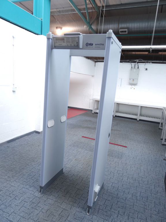 Smiths Heimann PNZB 02PN20 walk through metal dete...
