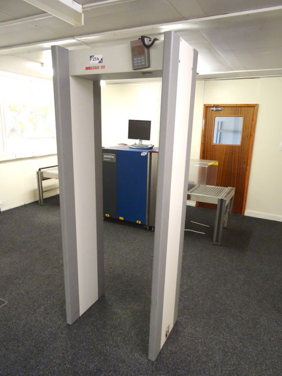 Metorex Metor 160 walk through metal detector