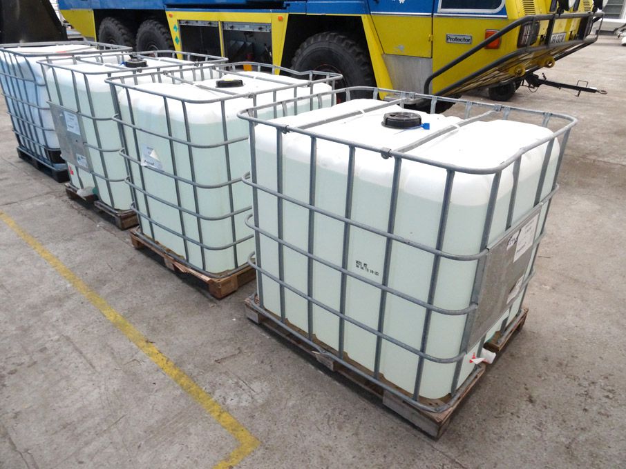 3x IBCs (1000ltrs per IBC) Cryotech E-36LRD runway...