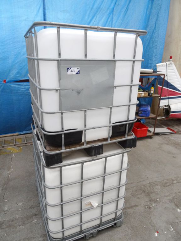2x forkable IBC tanks, 1000ltr capacity