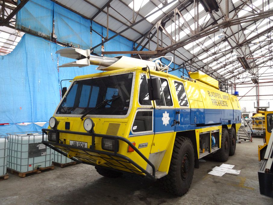 Simon Gloster Saro Protector 6x6 diesel fire tende...