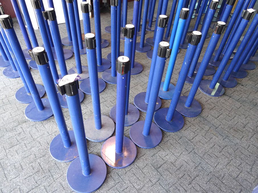 10x A&M floor type Tensa barriers