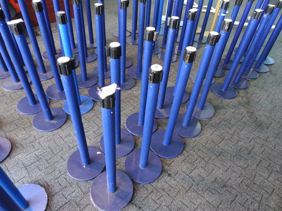 10x A&M floor type Tensa barriers