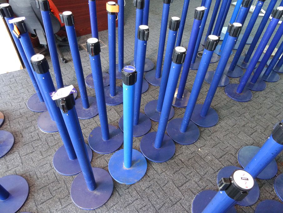 10x A&M floor type Tensa barriers