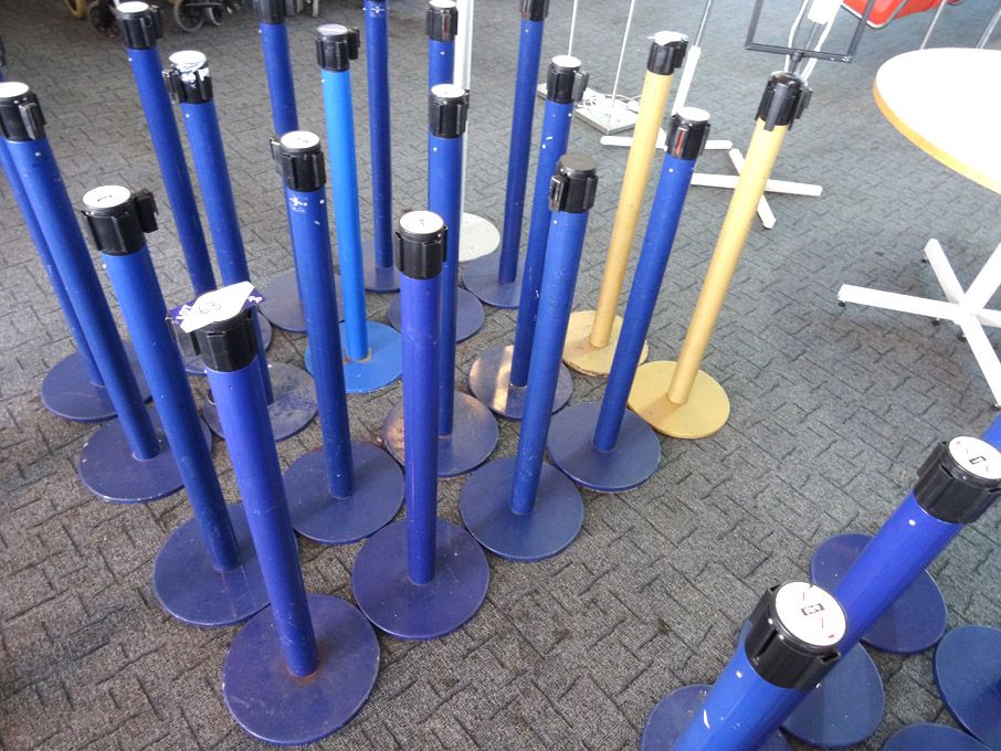 10x A&M floor type Tensa barriers