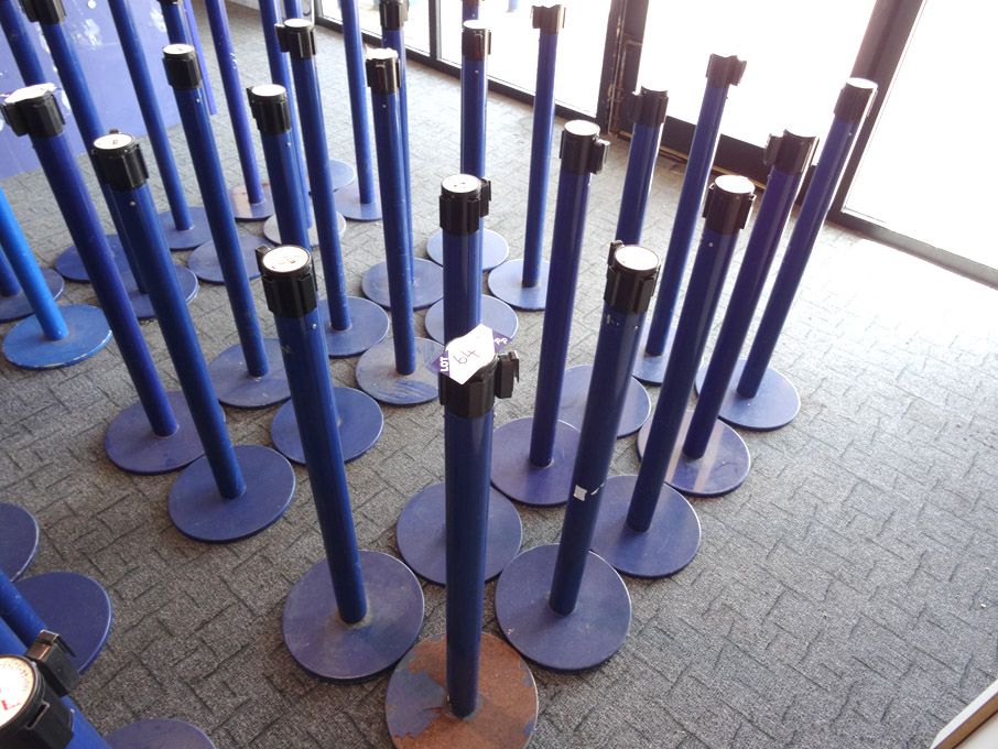 10x A&M floor type Tensa barriers
