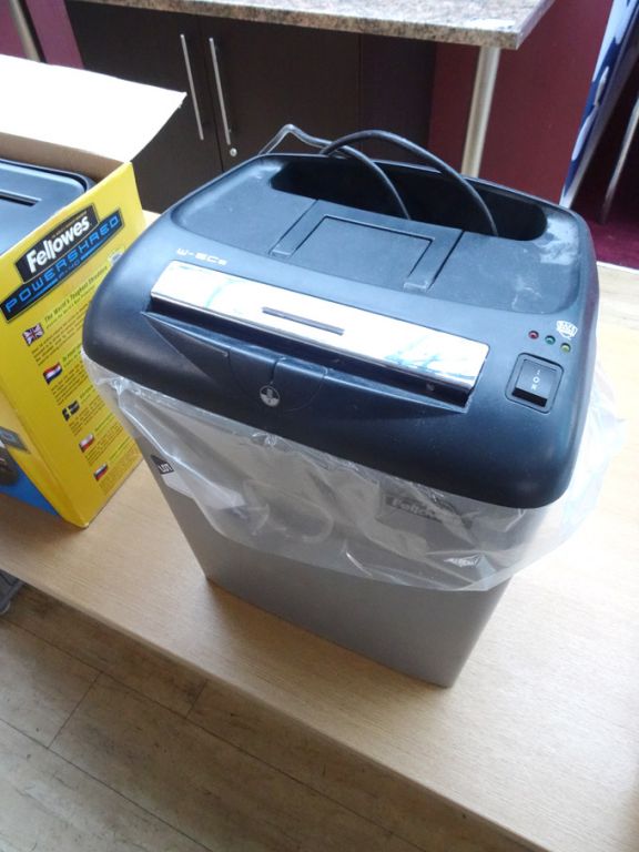 Fellowes W-5CS paper / card shredder