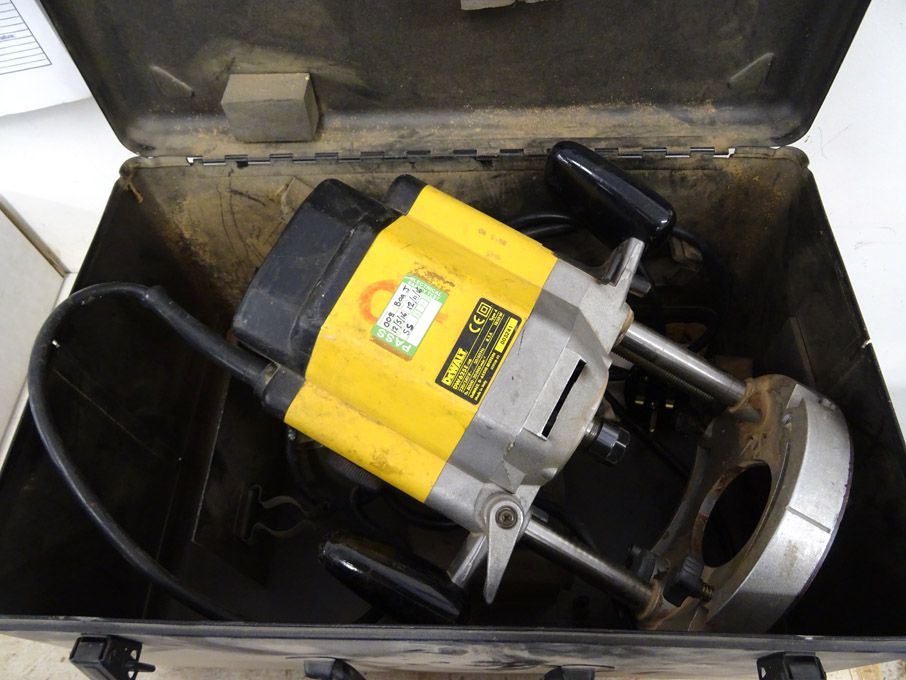 Dewalt DW625E electric router, 240v in carry case