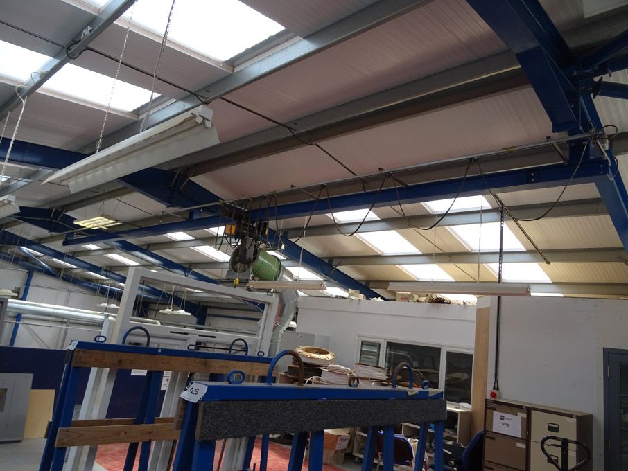 Kone XN10 electric chain hoist, remote control on...
