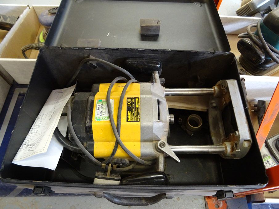 Dewalt DW625-E electric router, 240v in carry case