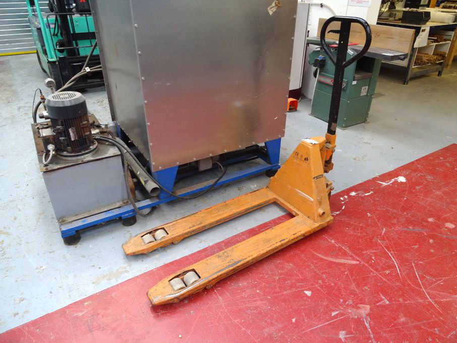 AMEND: 2000kg manual pallet truck