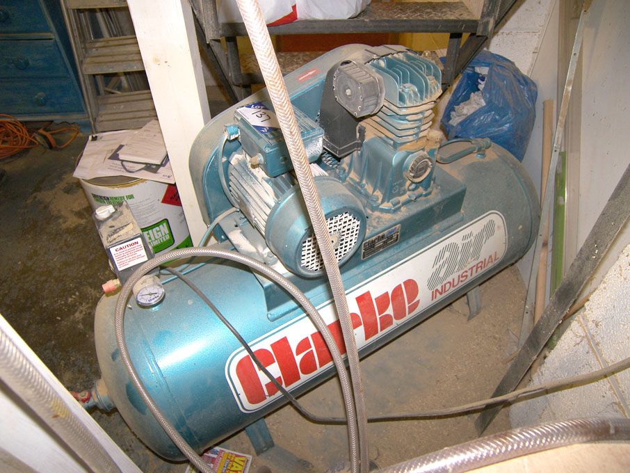 Clarke SE15C150 air compressor, 10.2bar max pressu...