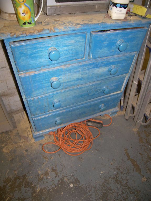 AMEND: 5 drawer blue wooden drawers