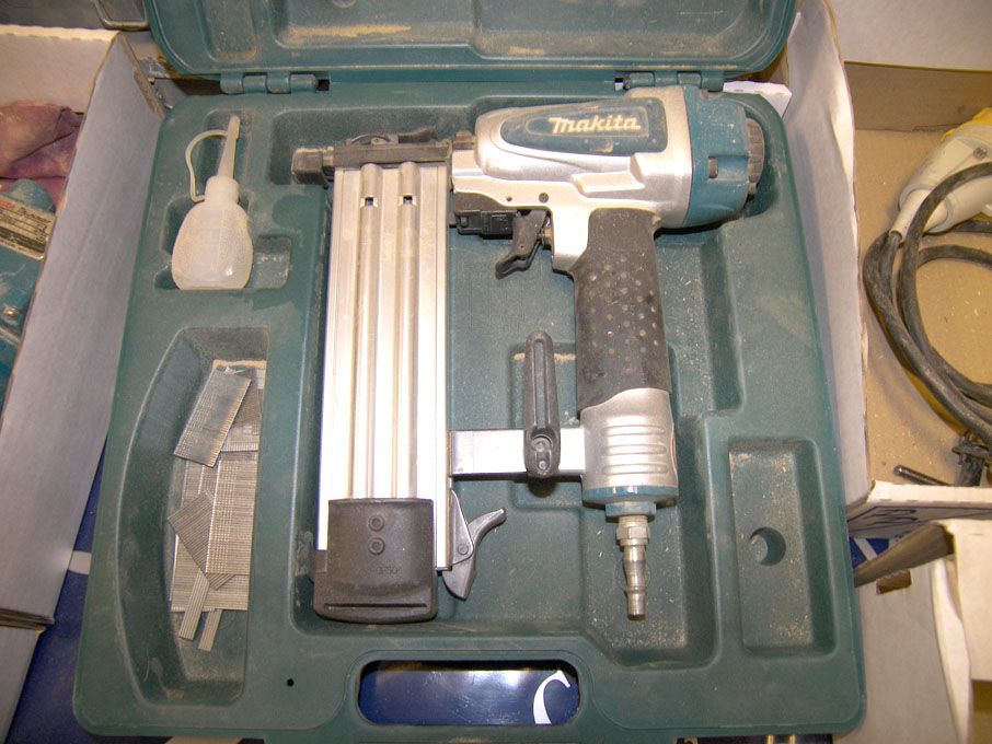 Makita AF505 pneumatic brad nailer in case