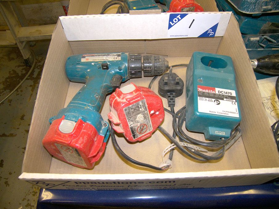 Makita 6227D 12v battery drill with charger & spar...