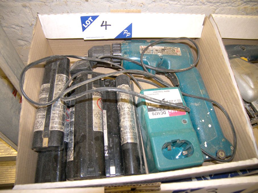 Makita 6093D 7.2v battery drill with 6 spare batte...