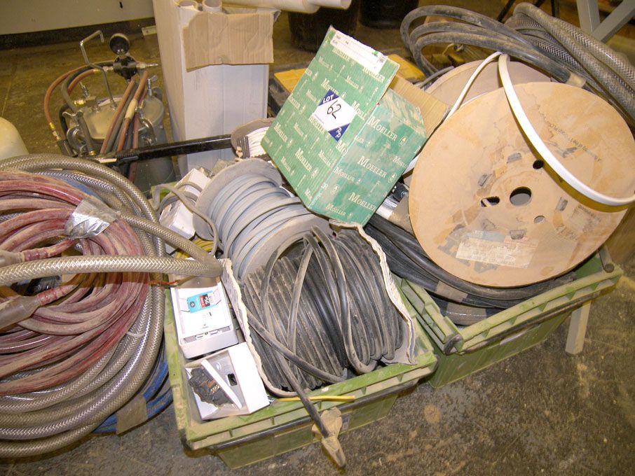 Qty electrical spares inc: cables, sockets, hoses,...