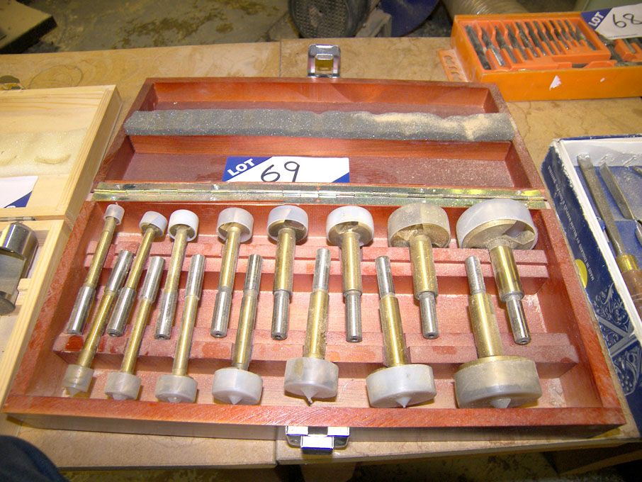 15x wood drill bits, 10-50mm in wooden case