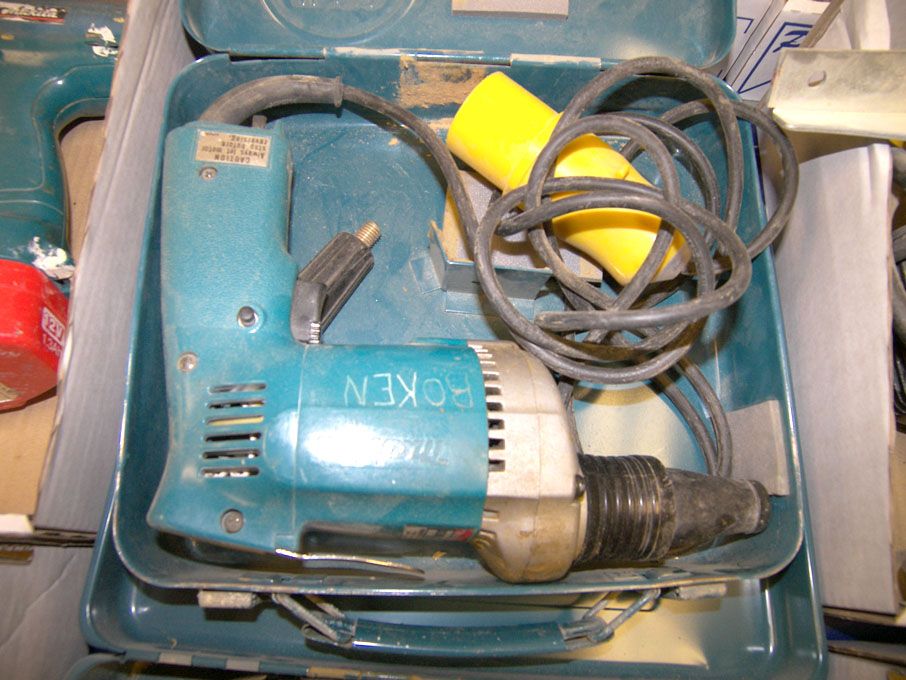 Makita 6802BV 110v screw driver in metal case