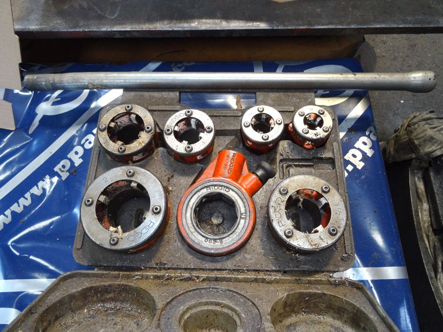 Ridgid R-200 manual pipe threading set, 1/2" - 2"...