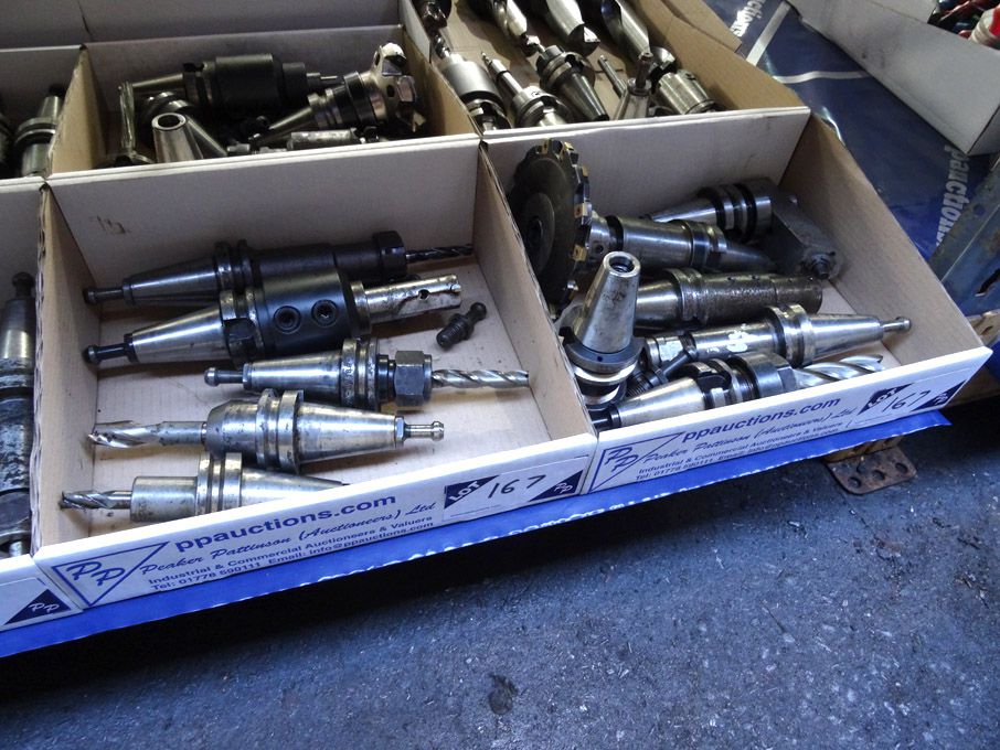 11x BT 40 tool holders in 2 boxes