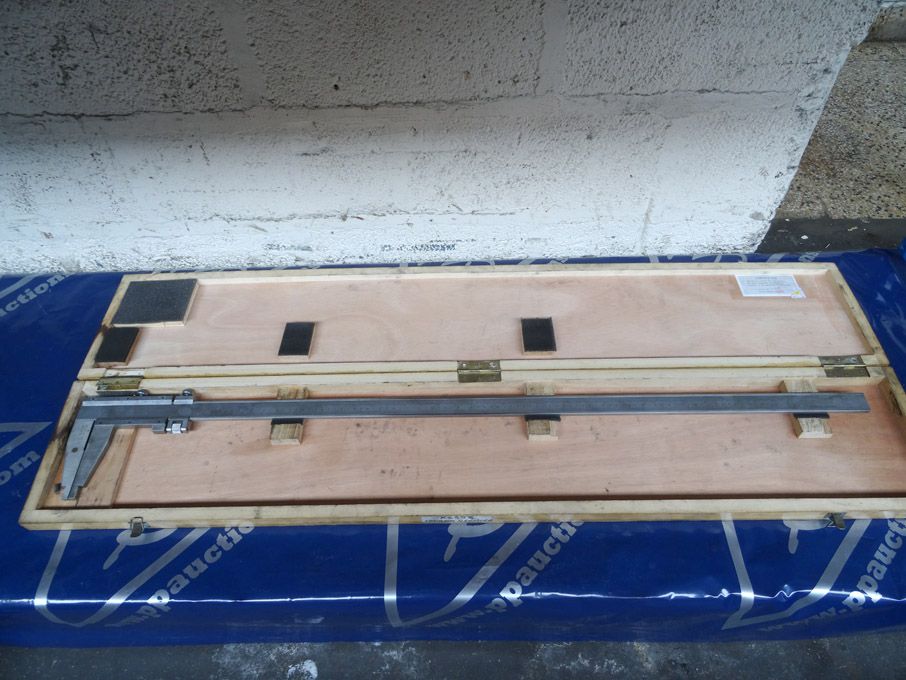 Linear 1000mm vernier caliper in case