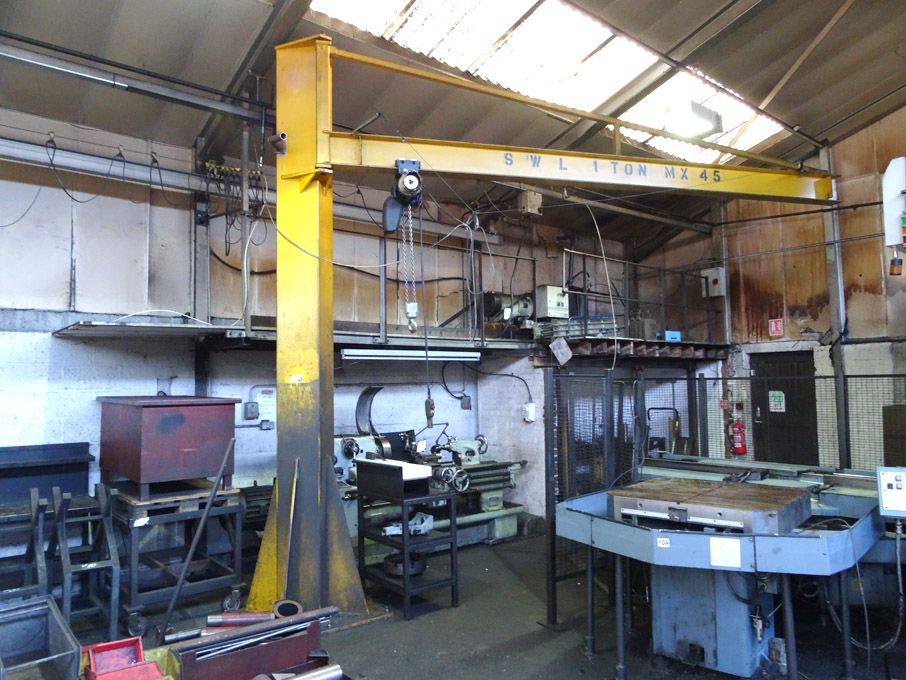 Floor mounted swing jib 14ft approx span, Morris e...