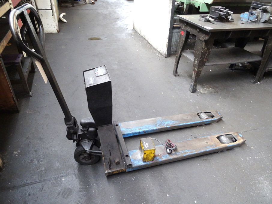 Allway 2000kg capacity pallet truck with digital w...