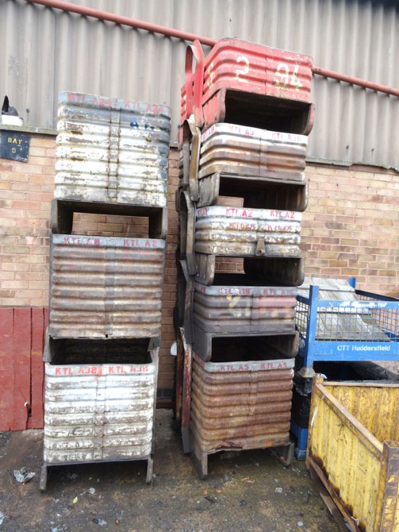 8x solid sided metal stackable stillages, 4x 970x7...