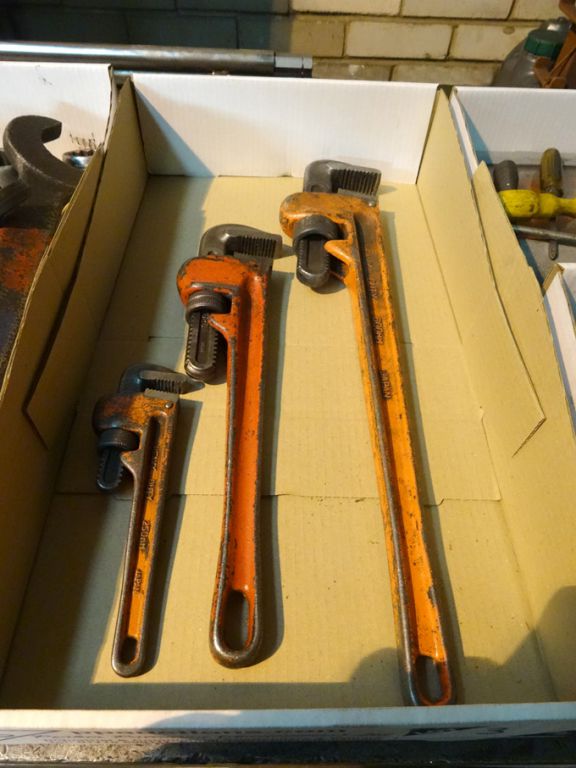 3x heavy duty Stillsons to 600mm