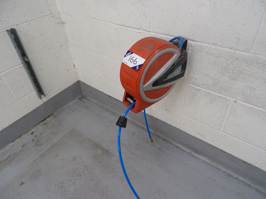 2x Sealey SA512 retractable air lines (2011)
