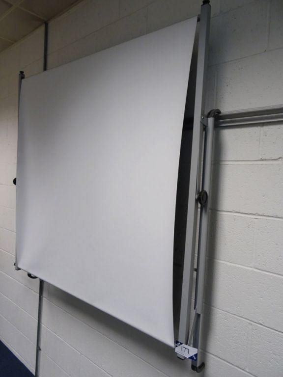 Noborail II wall type projector screen
